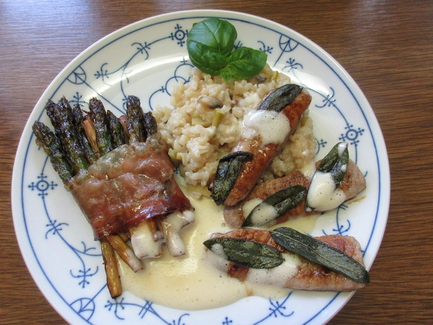 Risotto mit grünem Spargel und Kalbsschnitzel