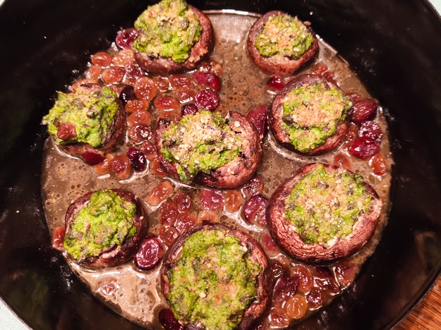 Gefüllte Champignons georgische Art