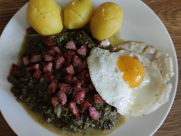 Grünkohl mit Ruu Worscht und Spiegelei