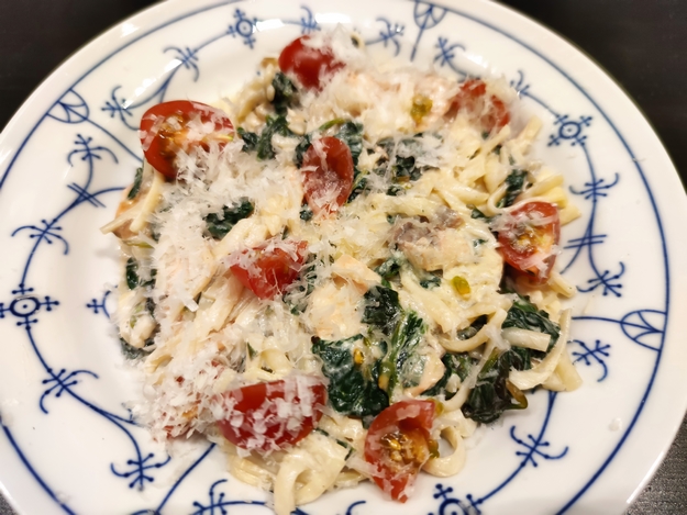 Pasta mit Lachs und Spinat