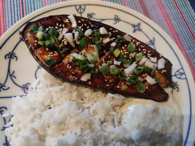 Gebackene Aubergine mit Miso