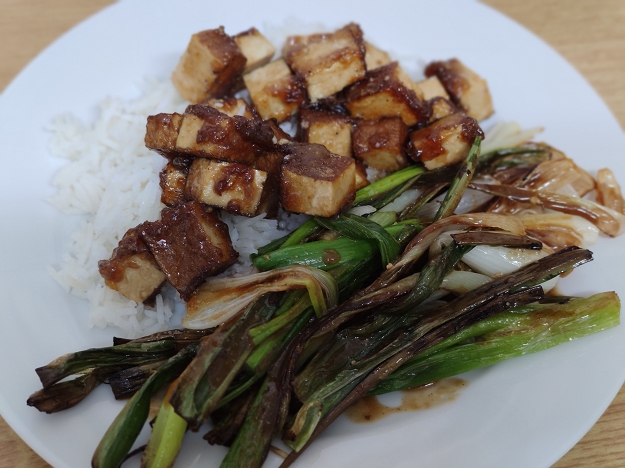 Tofu mit Frühlingszwiebeln